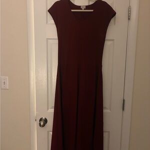 Elegant Burgundy Maxi Dress